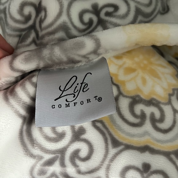 Life Comfort brand blanket or throw with a grey and yellow medallion pattern. - Picture 4 of 5